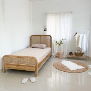 Tempat Tidur Kayu Jati Minimalis dengan Anyaman Rotan 120x200