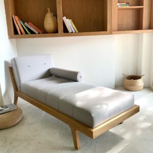Daybed Minimalis Kayu Jati dengan Bantalan Empuk – Desain Modern Elegan